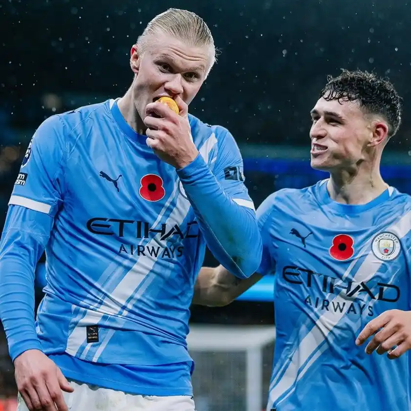 Haaland và Foden có ngày làm khổ hàng thủ Liverpool